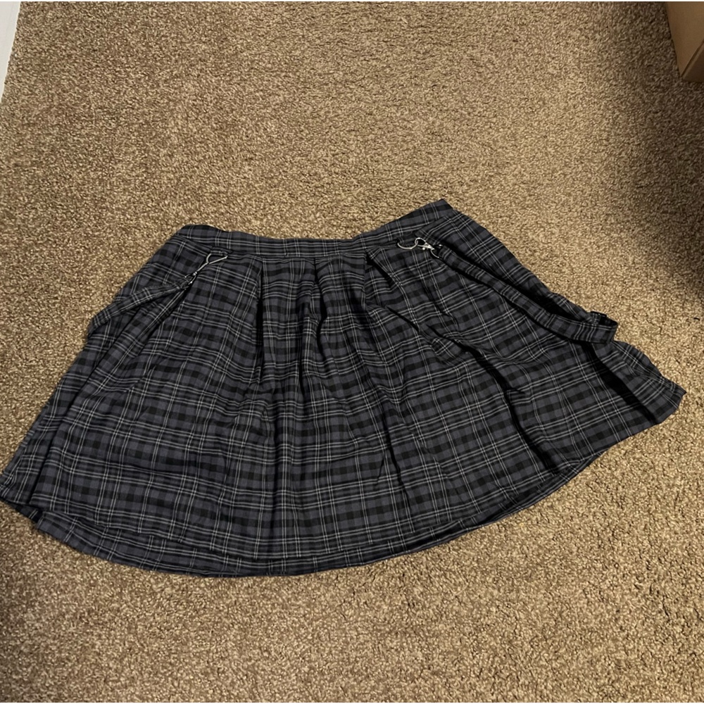 XL plaid pleated hot topic skirt
